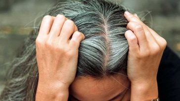 Fini les cheveux gris : découvrez cette astuce IMPARABLE qui stoppe aussi la chute de cheveux !