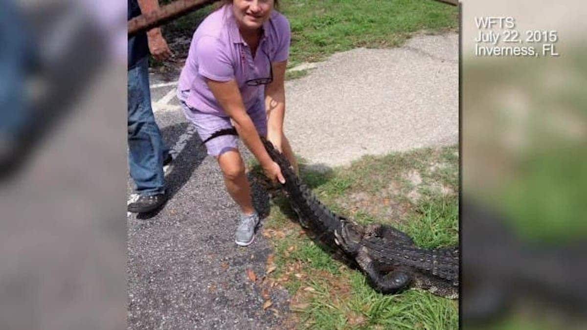 Le combat d'une femme contre un crocodile pour sauver son chien