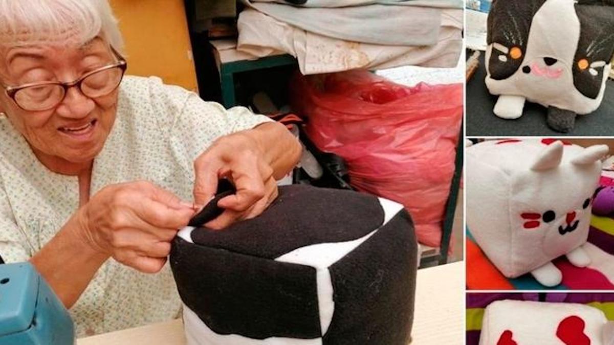 Une femme âgée fabrique des peluches afin de récolter des fonds pour un refuge pour chats.