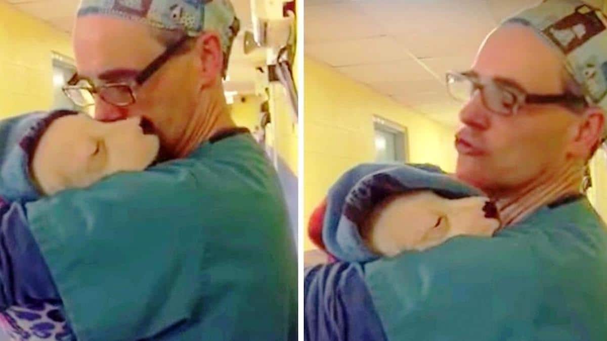 Un vétérinaire fait fondre le cœur des internautes en réconfortant un chiot effrayé qui se réveille d'une intervention chirurgicale