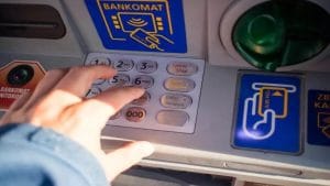 Alerte : Cette nouvelle arnaque dangereuse à la carte bancaire va vider votre compte en banque