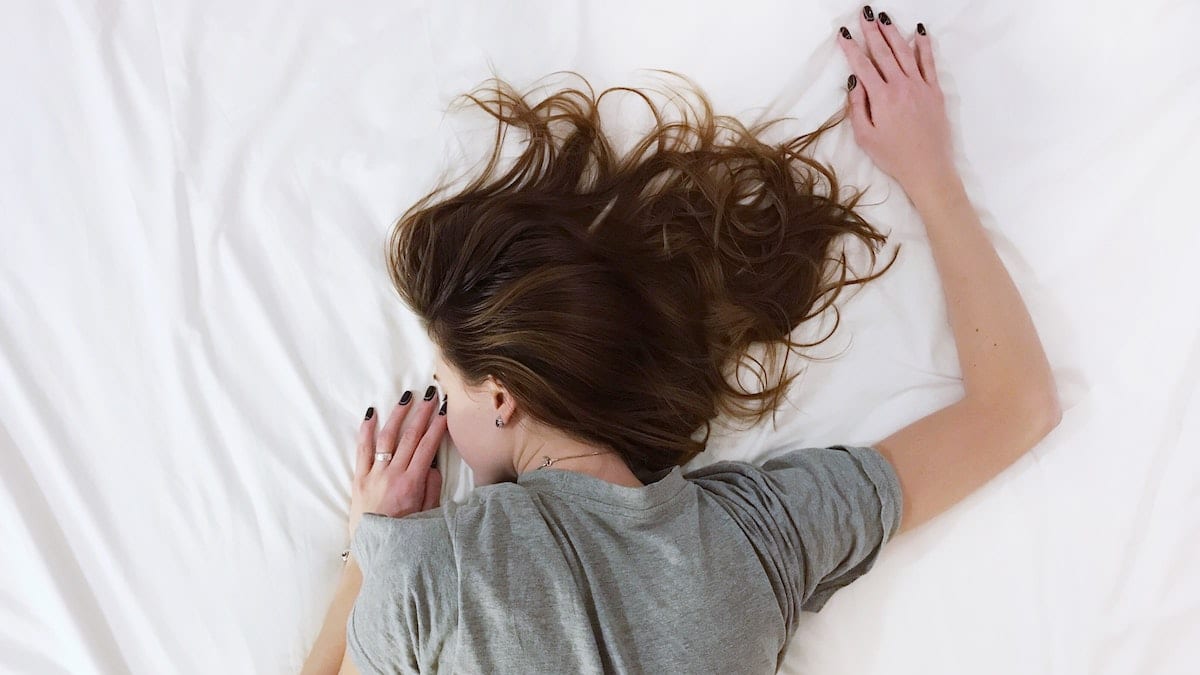 Les heures de sommeil nécessaires selon les experts (et elles ne sont pas 8) : dormir plus, ou moins, a des risques