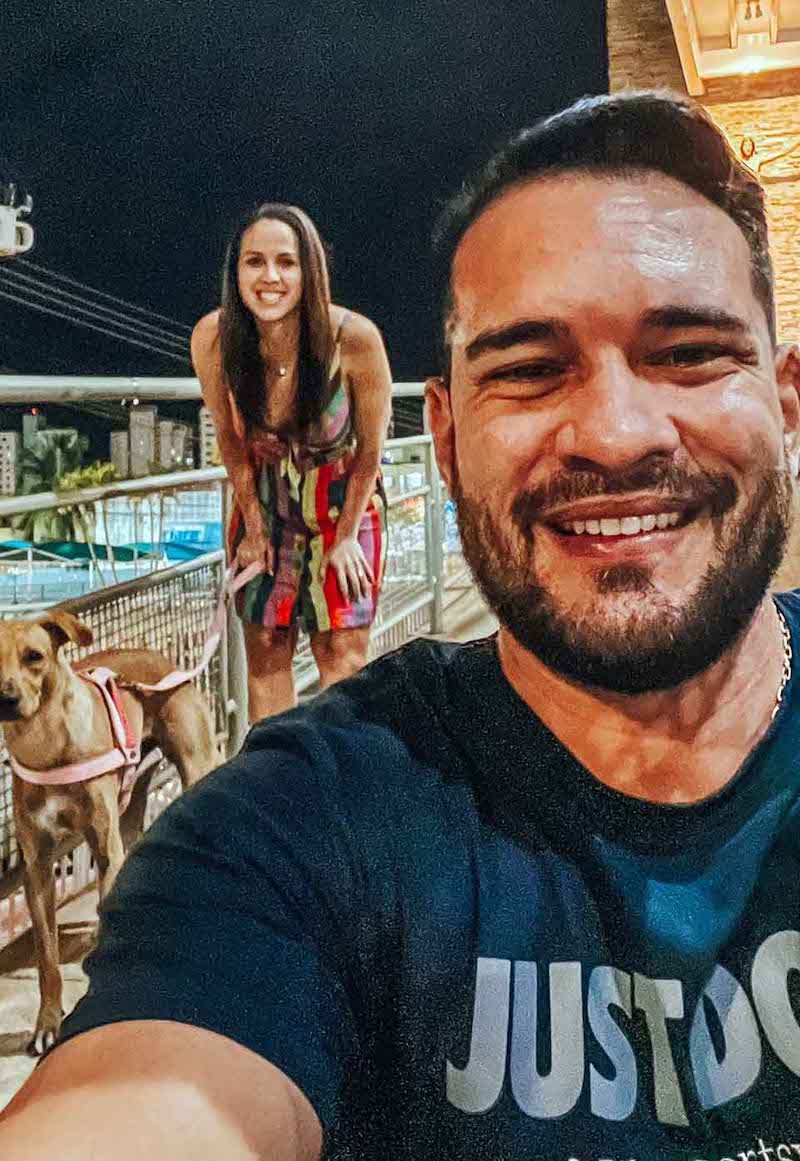 Vidéo : Un chien sans abri se présente au mariage d’un couple et fait partie de leur famille 12 mariage