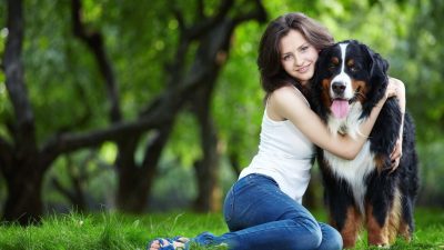 13 choses qui arrivent quand on sort avec une femme qui aime les chiens