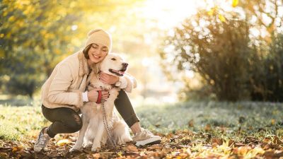 8 raisons pour lesquelles vous devriez sortir avec une femme qui aime les chiens