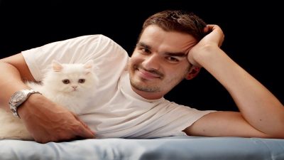 Si vous êtes un homme et que vous cherchez à flirter sur Internet, ne mettez pas de photo de votre chat, voici pourquoi