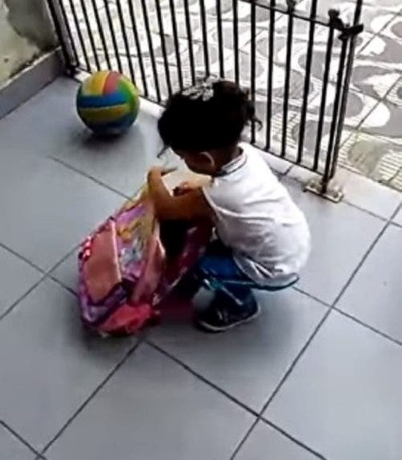 Vidéo : Un père est surpris de découvrir l' animal que sa petite fille voulait emmener à l'école