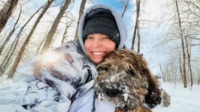 Elle décède en Alaska en serrant son chien dans les bras, une héroïne