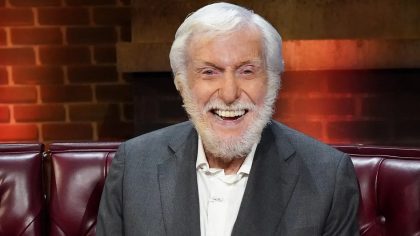 À 98 ans, Dick Van Dyke danse et réfléchit
