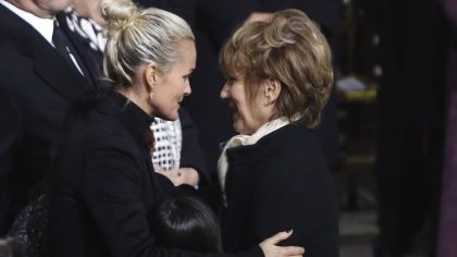 "Pas de malaise" : Nathalie Baye parle de sa relation avec Laeticia Hallyday