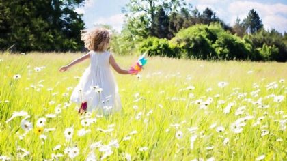 Une mère élabore un stratagème machiavélique pour submerger sa belle-fille de 3 ans : les révélations effroyables