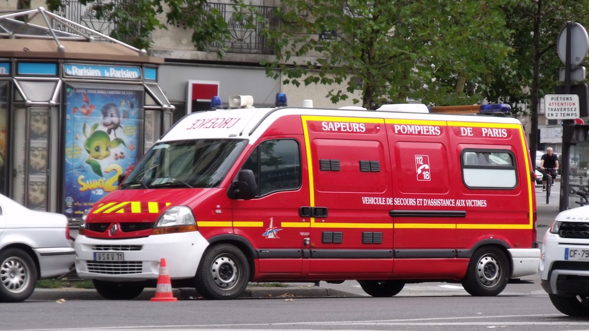 7 personnes étaient dans la voiture, mais seulement 4 ont survécu à l'accident : à pleine vitesse, ils ont percuté un mur