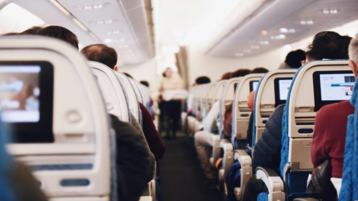 À bord des avions : les aventures d'une hôtesse de l'air racontées