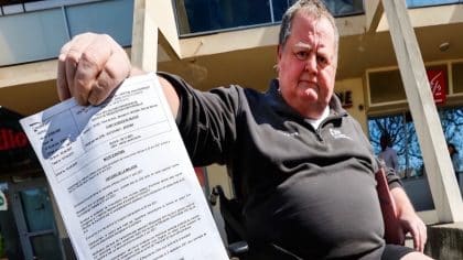 "À six jours près c’était la mort" : sa jambe amputée suite au vaccin contre le Covid ; l'ancien militaire intente un procès à AstraZeneca