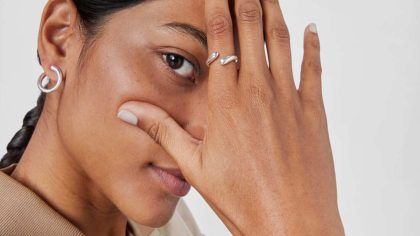 La véritable signification du port d'une bague à la main droite