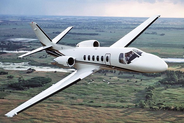 Californie : "plusieurs morts" après le crash d'un petit avion dans un secteur résidentiel et militaire