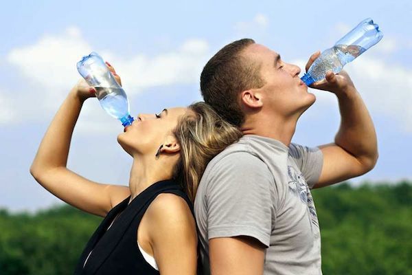 Comment bien boire de l'eau pour transformer votre santé