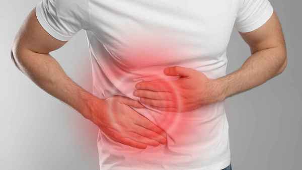 Douleur abdominale du côté gauche : causes, symptômes et options de traitement