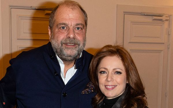 Éric Dupond-Moretti, en couple avec la chanteuse Isabelle Boulay, affirme qu'il participe aux tâches ménagères
