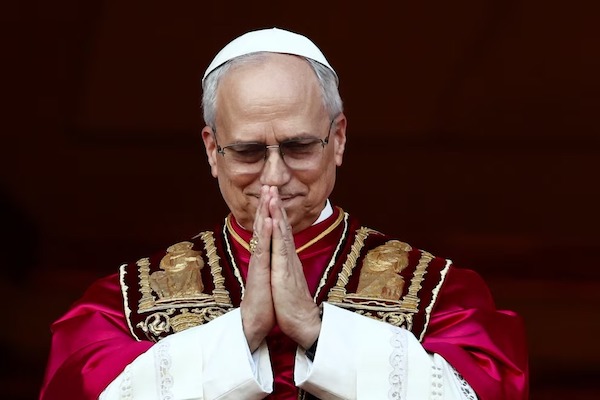Le pape Léon XIV lance un « appel à la paix » à « tous les peuples » dans ses premiers mots