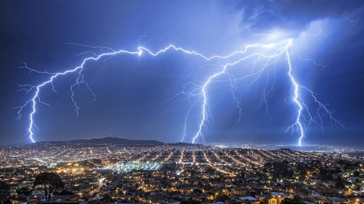 Météo : plusieurs départements sous alerte orageuse ce week-end, une forte baisse des températures est prévue