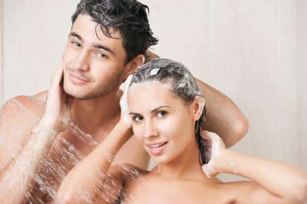 Quels sont les bienfaits de prendre un bain avec son partenaire selon la psychologie ?