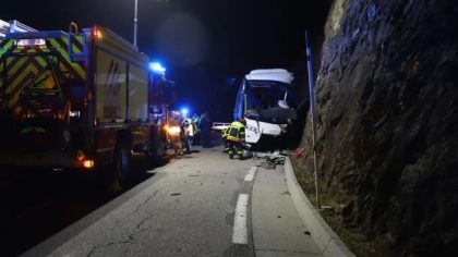 Un automobiliste circule à contre-sens sur l’A87 et percute un minibus : un décès et sept personnes blessées en Maine-et-Loire