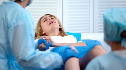 Une expérience inédite à la maternité : un échange de bébés évité de peu