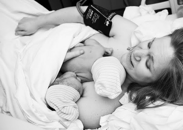 Une expérience inédite à la maternité : un échange de bébés évité de peu