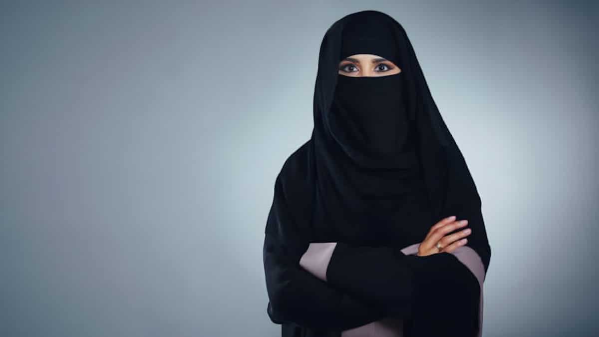 Une femme voilée victime d'humiliation dans un magasin : les paroles de l'homme suscitent l'indignation en ligne