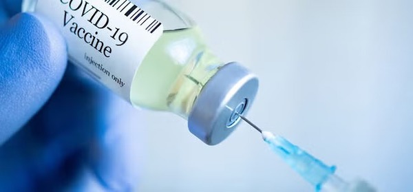 Vaccin contre le Covid-19 : cinq ans après, la liste des symptômes persistants s'allonge