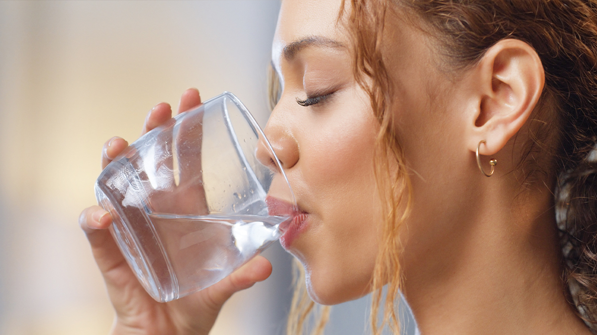 5 erreurs que nous commettons en buvant de l'eau