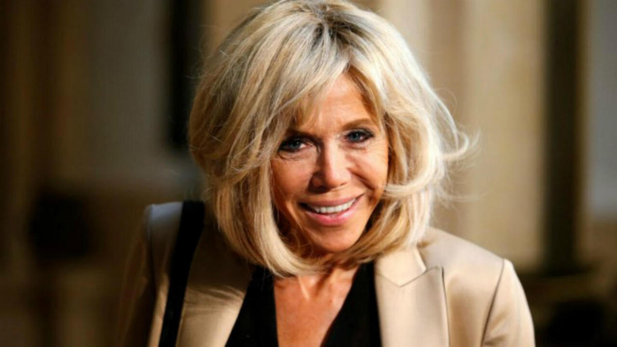 Brigitte Macron envoilée lors d'une visite d'État : les photos suscitent des réactions
