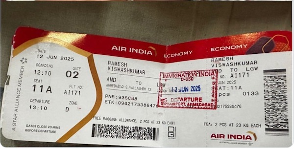 Le témoignage déchirant du passager retrouvé vivant après le crash de l'avion en Inde, qui a quitté la zone à pied