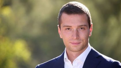 “Je suis…” : Jordan Bardella révèle ses préférences sexuelles à Karine Le Marchand, et bien plus encore