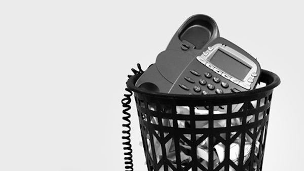 La fin du téléphone fixe : découvrez la date de coupure de votre ligne