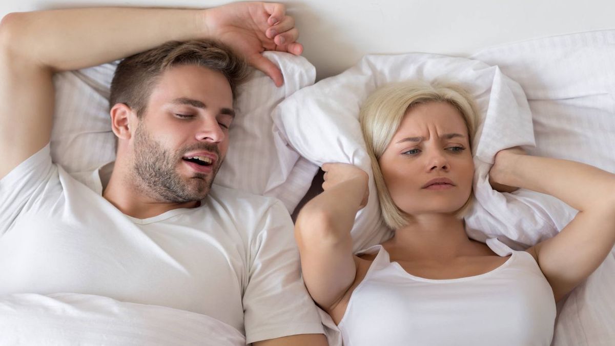 La raison pour laquelle nous parlons pendant notre sommeil