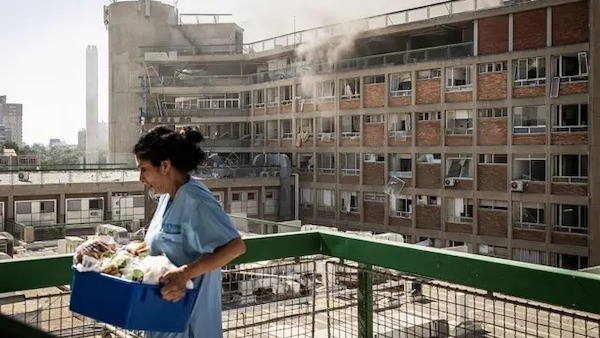 Le ministre israélien de la Défense menace le guide suprême de l'Iran après l'attaque d'un hôpital en Israël