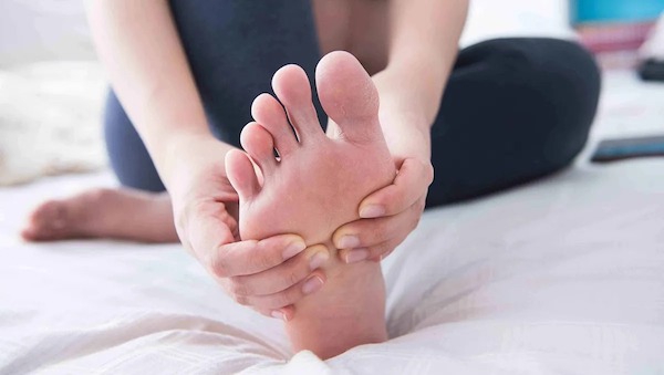 Le signe qu'un cœur malade vous envoie à travers vos pieds