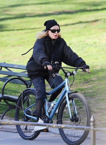 Madonna aperçue dans un parc : des photos non filtrées révèlent son véritable look