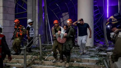 Nouvelle vague d'attaques iraniennes contre Israël, en images