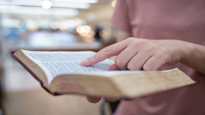 Que dit la Bible sur les différences d’âge dans les relations ?