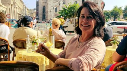 Une femme a été poignardée devant son domicile en France: un ami a été arrêté