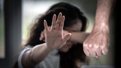 Une femme admise à l'hôpital après avoir été battue par son partenaire