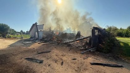Une grange complètement ravagée par un incendie en Dordogne