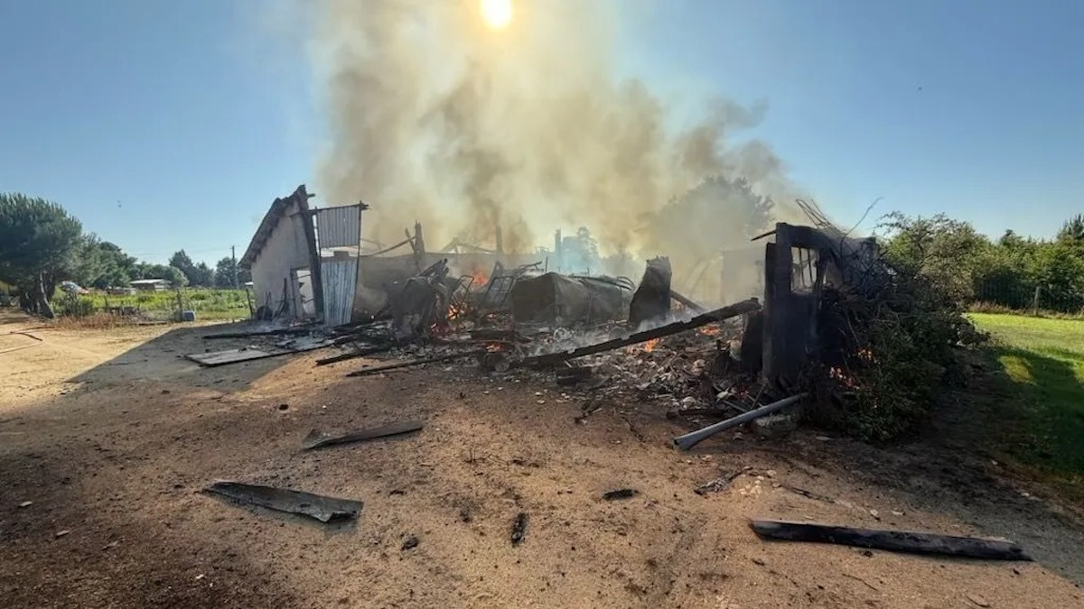 Une grange complètement ravagée par un incendie en Dordogne
