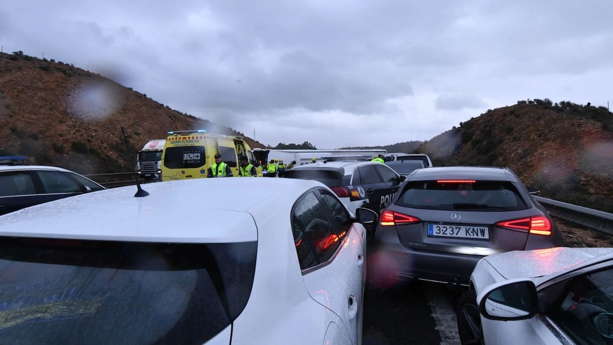 Nouvel accident à Fougères : trois véhicules impliqués et circulation bloquée