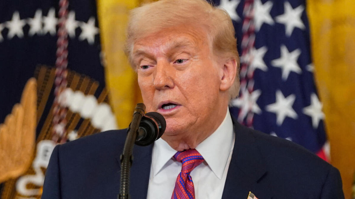 Des photos de Donald Trump relancent les spéculations sur sa santé