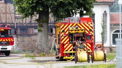 Drame sur la N124 à Dému : un poids lourd s’embrase, le chauffeur meurt piégé