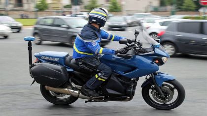Gironde : un gendarme grièvement blessé après avoir refusé d'obtempérer